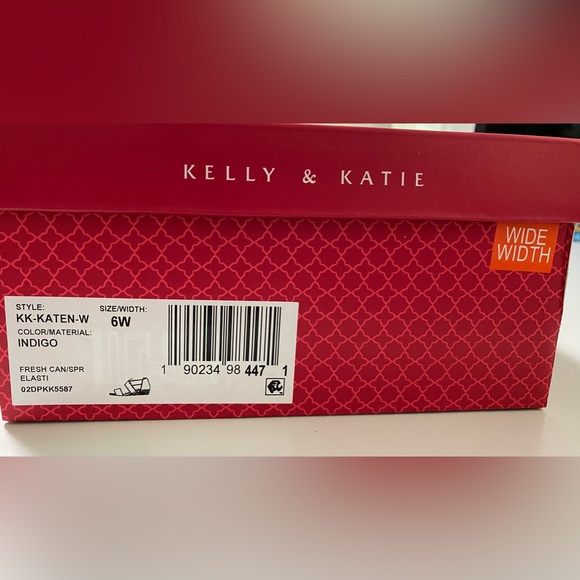 NWOT Kelly & Katie Canvas Sandals - Picture 12 of 14